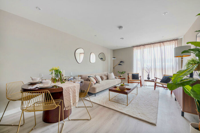 3 Bedroom Penthouse To Rent In The Gladstone, Edgware Rd, London, NW2