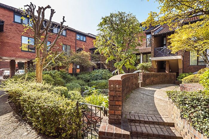 1 Bedroom Flat To Rent In Mallard Place, Twickenham, TW1