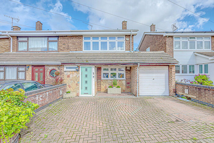3 Bedroom Semi-Detached House For Sale In Woodside Avenue, Benfleet, SS7