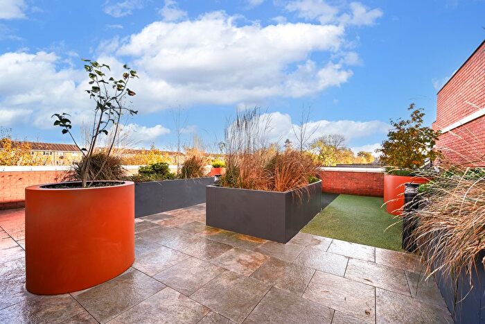1 Bedroom Flat To Rent In Clifton Mansions, Park Avenue, NW2