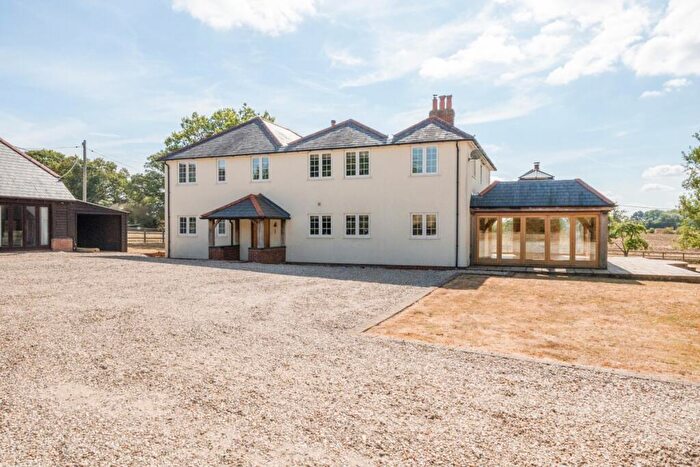 5 Bedroom House To Rent In Silchester, RG7