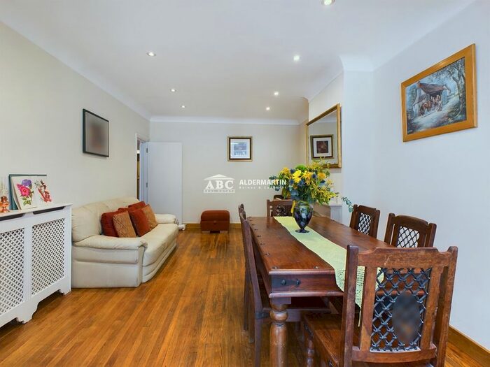 5 Bedroom Semi-Detached House To Rent In Broadfields Avenue, Edgware, HA8