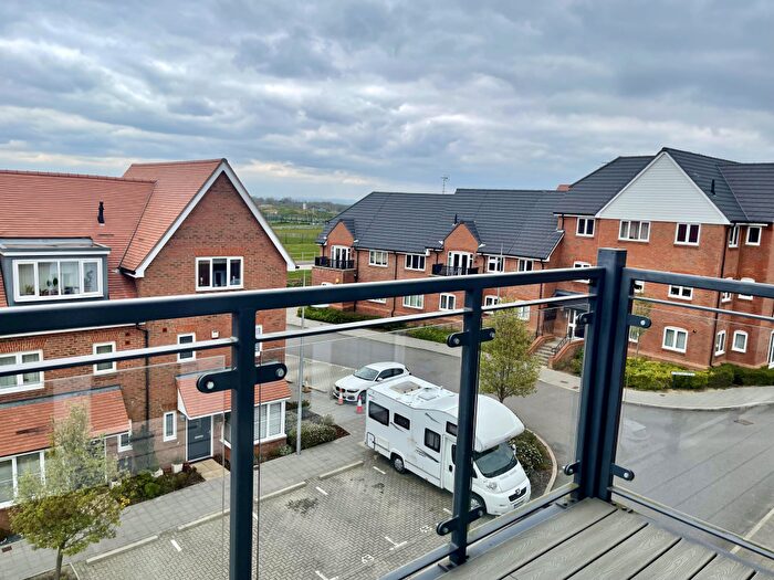 2 Bedroom Apartment To Rent In Holmbush Mews, Faygate, Horsham, RH12