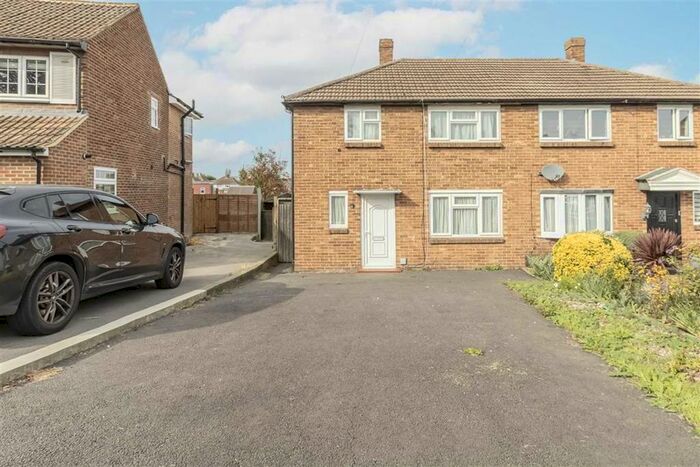 2 Bedroom Property To Rent In Slades Drive, Chislehurst, BR7