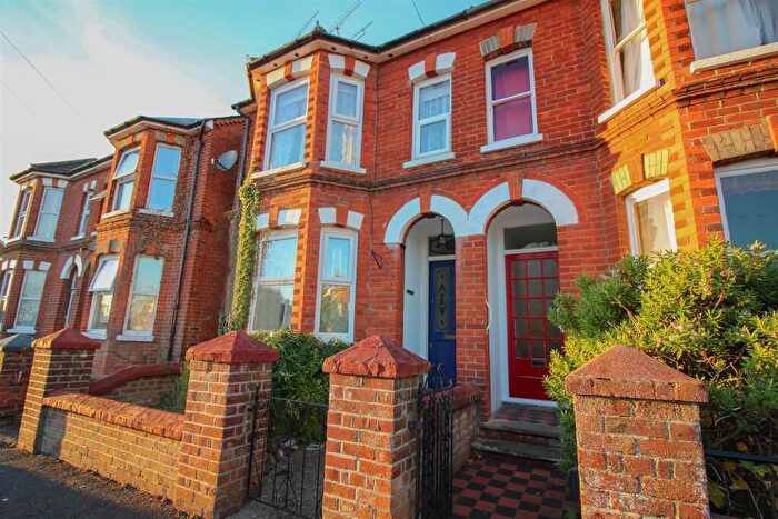 3 Bedroom Semi-Detached House To Rent In Beaufort Road, Farnham, GU9