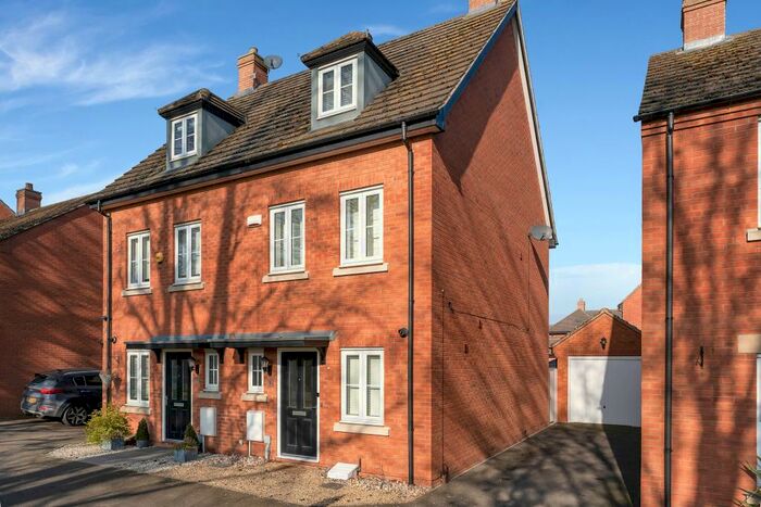 3 Bedroom Town House To Rent In John Clare Close, Oakham, LE15