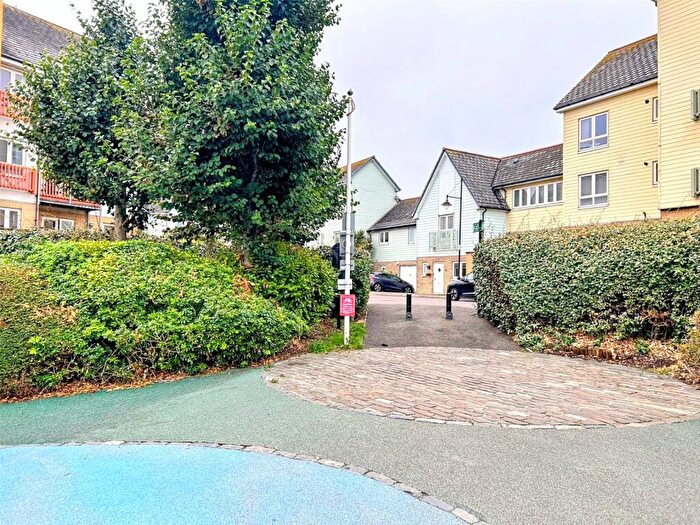 3 Bedroom House For Sale In Phalarope Way, St. Marys Island, Chatham, Kent, ME4