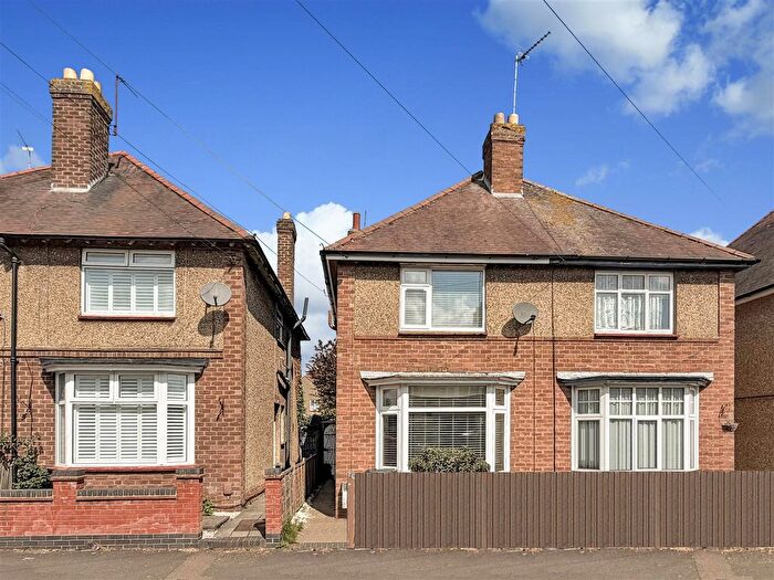 3 Bedroom Semi-Detached House To Rent In , Shelley Road, Kettering, NN16