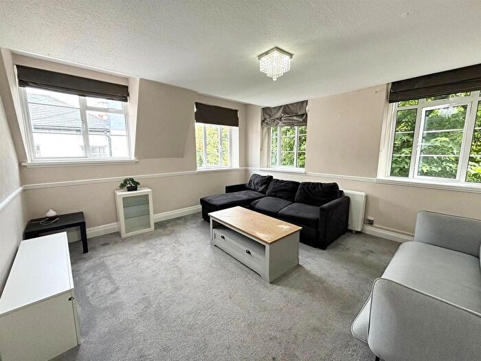 2 Bedroom Flat To Rent In Regent House, North Street, BN1