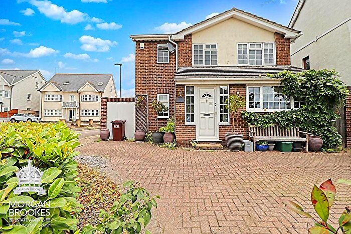 3 Bedroom Detached House For Sale In Hart Road, Thundersley, SS7
