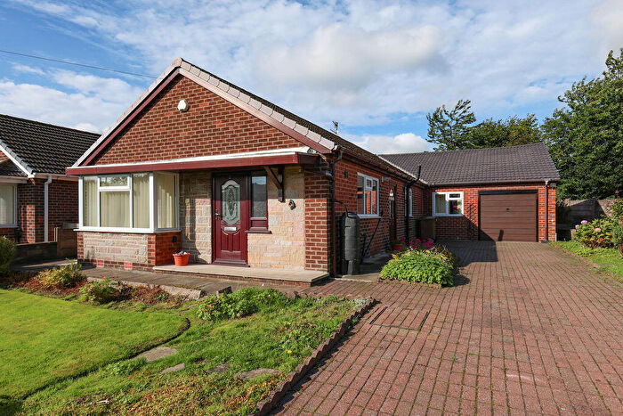 3 Bedroom Detached Bungalow For Sale In Redland Close, Littleborough, OL15