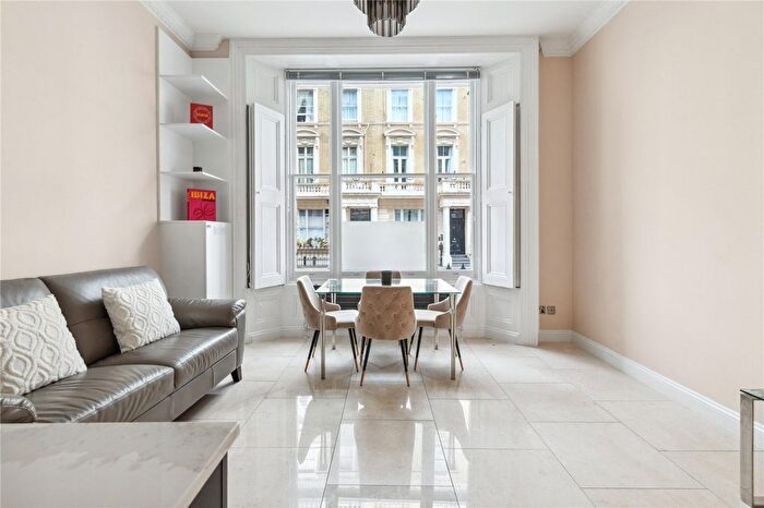 2 Bedroom Flat For Sale In Clanricarde Gardens, London, W2