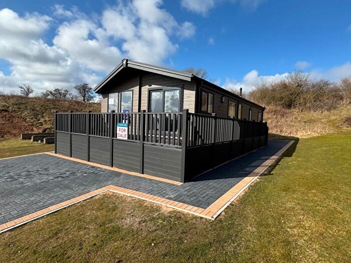 2 Bedroom Mobile/park Home For Sale In Crossgates, Scarborough, YO12