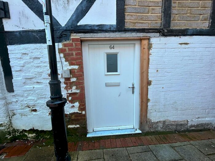 1 Bedroom Flat To Rent In High Street, Andover, SP10