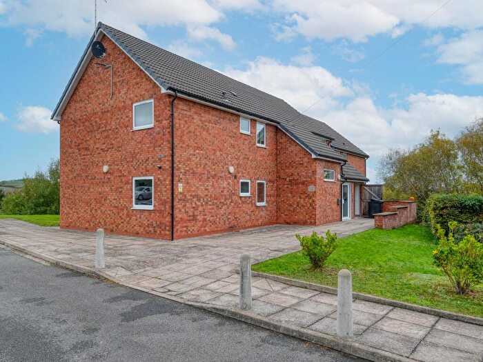 2 Bedroom Flat For Sale In Cedar Park Road, Redditch, B97