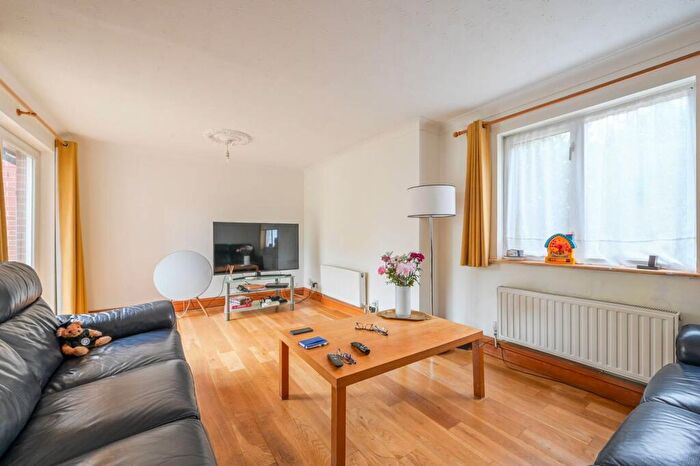 4 Bedroom Detached House For Sale In Hawksmoor Close, Beckton, London, E6