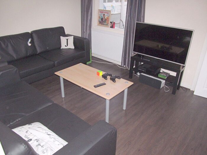 3 Bedroom Terraced House To Rent In Blenheim Gardens, Reading, RG1