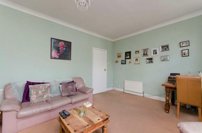 2 Bedroom Maisonette To Rent In Graham Road, Wealdstone, London, HA3