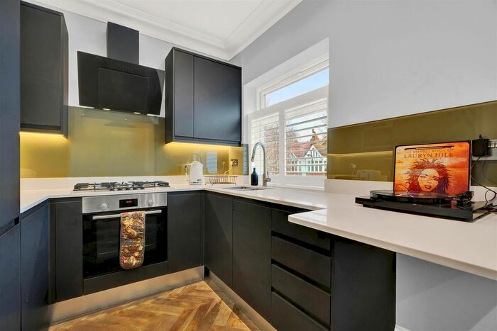 1 Bedroom Flat To Rent In Woodstock Avenue, London, W13