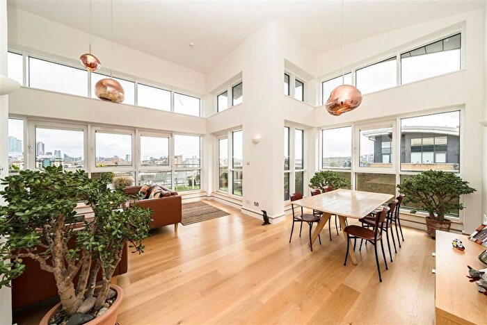 3 Bedroom Flat For Sale In Glaisher Street, Deptford, SE8