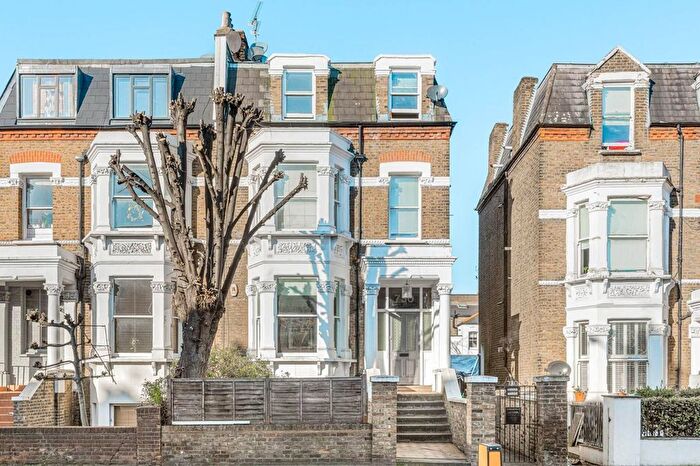 2 Bedroom Flat To Rent In Fulham Road, Fulham, London, SW6