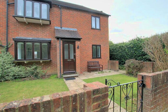 2 Bedroom Apartment To Rent In Meadow Lane, Pangbourne, Reading, Berkshire, RG8