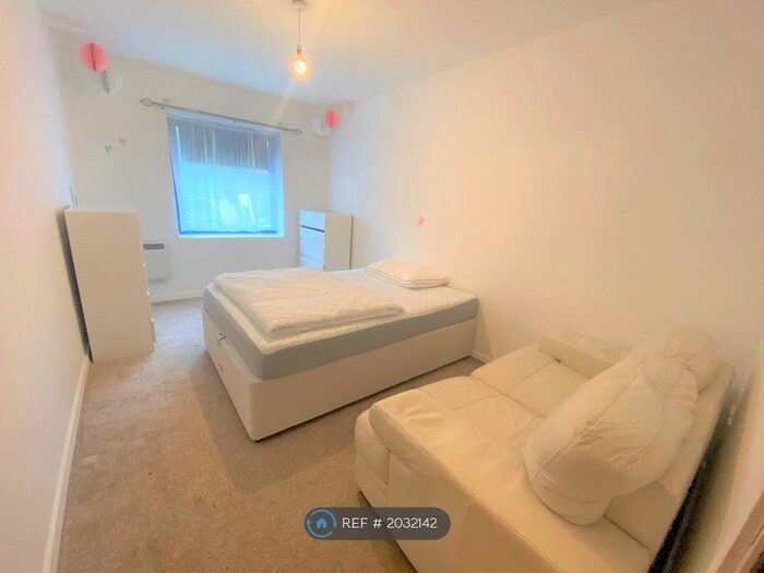 2 Bedroom Flat To Rent In Victoria Way, London, SE7