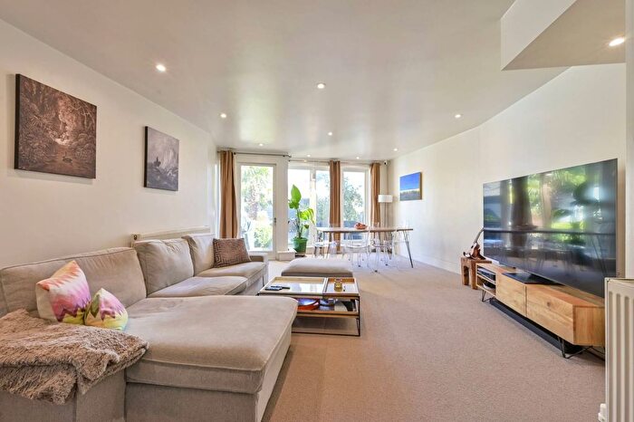 2 Bedroom End Terrace House To Rent In Southfields Road, Wandsworth, London, SW18