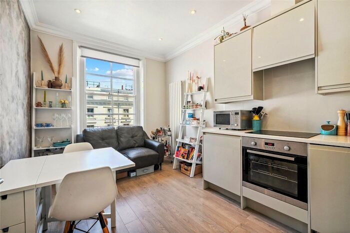 2 Bedroom Flat To Rent In Belgrave Road, Pimlico, London, SW1V