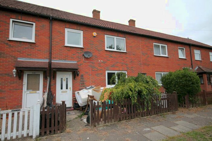 3 Bedroom House To Rent In New North Road, Ilford, IG6