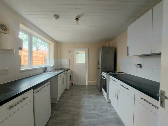 4 Bedroom House To Rent In Gloucester Road, Walthamstow, E17