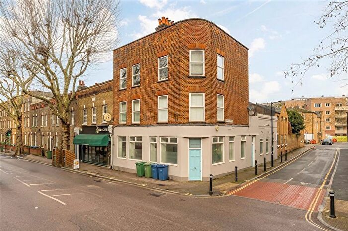 3 Bedroom Flat To Rent In Grange Road, London, SE1