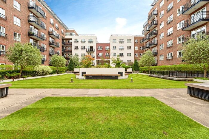 1 Bedroom Flat For Sale In Royal Quarter, Seven Kings Way, Kingston Upon Thames, KT2