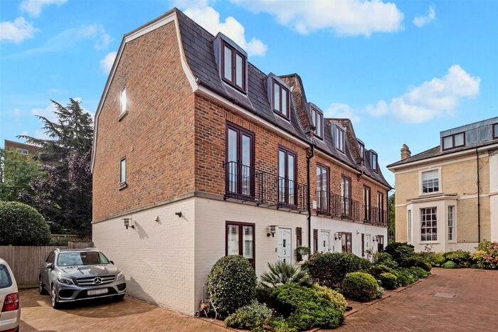 3 Bedroom Town House To Rent In Parkland Gardens, London, SW19