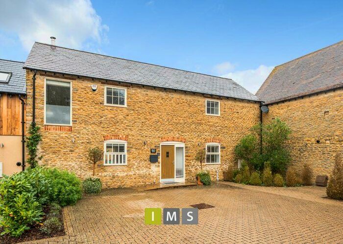 3 Bedroom Terraced House To Rent In Whitelands Farm, Bicester, OX26