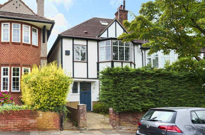 3 Bedroom Semi-Detached House To Rent In Lansdowne Road, West Finchley, N3
