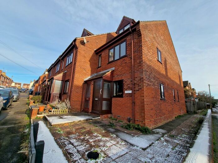 2 Bedroom House To Rent In Avalon Court, Rothwell, Northants, NN14