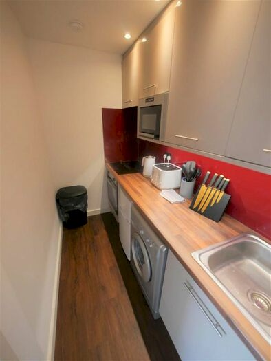 2 Bedroom Flat To Rent In Flat Hill House, Bournemouth, BH1