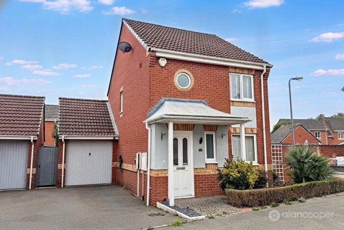 3 Bedroom Detached House For Sale In Clover Way, Bedworth, CV12