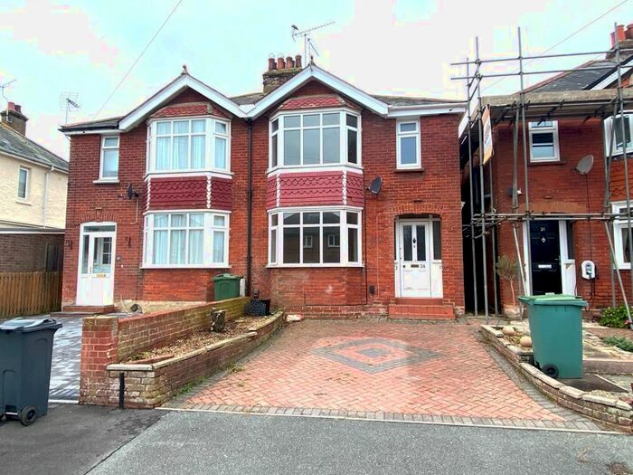 3 Bedroom Semi-Detached House To Rent In College Road, Newport, PO30