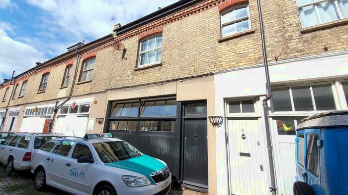 3 Bedroom Mews To Rent In Cambridge Grove, Hove, BN3