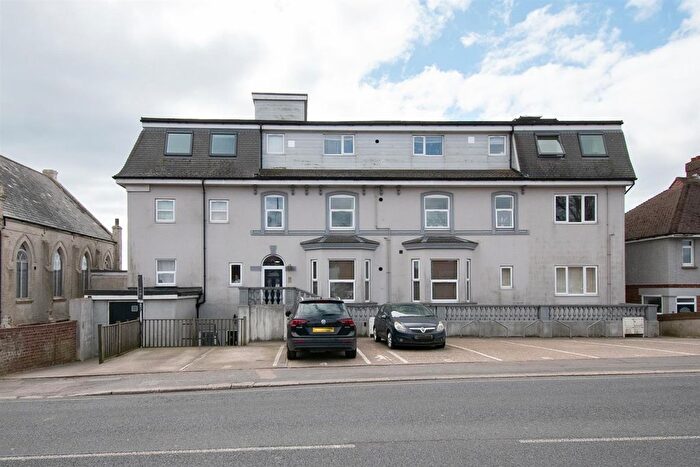 2 Bedroom Flat For Sale In The Ridge, Hastings, TN34