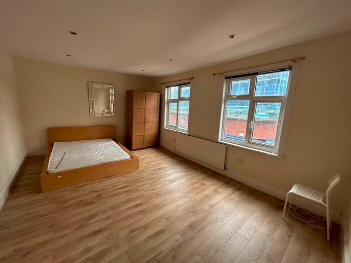 3 Bedroom Flat To Rent In High Street, Wealdstone, Harrow, HA3