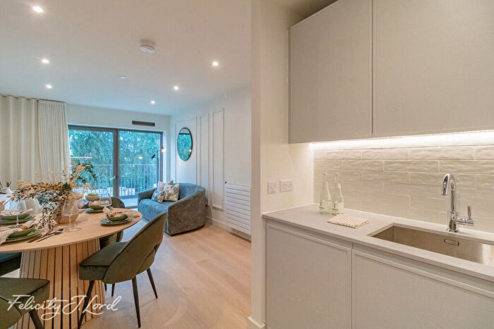 2 Bedroom Apartment For Sale In Royal Crest Avenue, London, E16