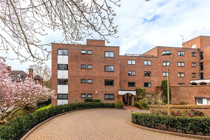3 Bedroom Flat To Rent In Belvedere Drive, Wimbledon, London, SW19