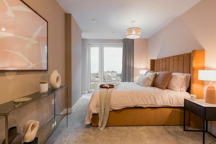 2 Bedroom Flat To Rent In Mcewan Walk, Edinburgh, EH3