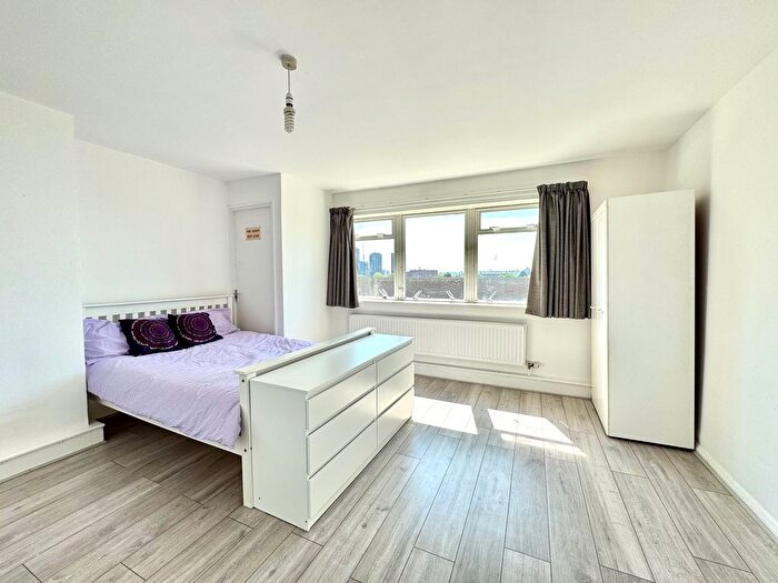3 Bedroom Flat To Rent In Reed Road, London, N17