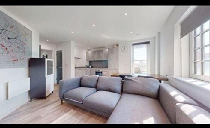 2 Bedroom Flat To Rent In Brunswick Street, Swansea, SA2