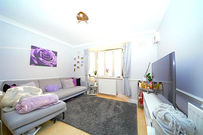 1 Bedroom Flat To Rent In Lydford Road, Willesden, NW2