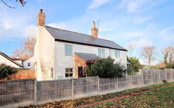 3 Bedroom Detached House For Sale In Luton Road, Toddington, LU5